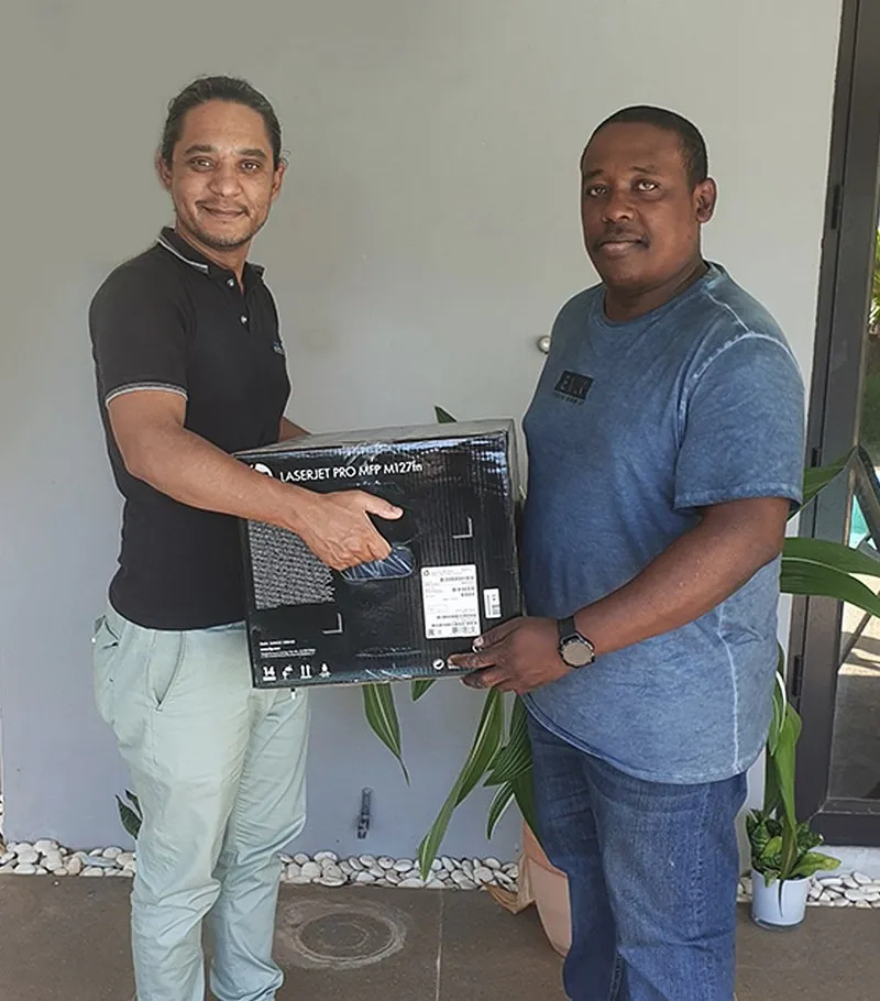 Winner of Photo Contest Fauna Photography receiving prize from Kurt Francois of Explora in Albion Mauritius