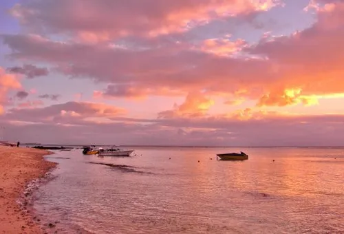 Pink sky during sunset at Balaclava beach