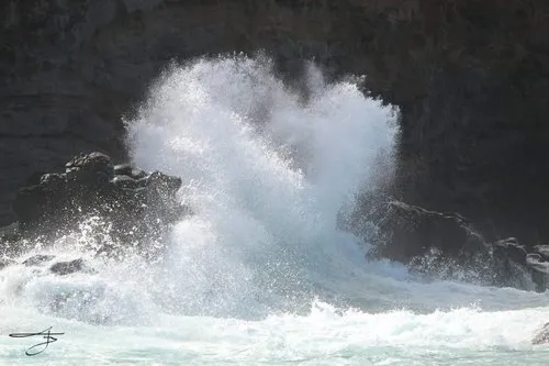 Waves crashing into Cliffs at Bassin Carangue in L'Escalier