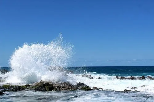 Waves at La Cambuse Beach in Mauritius