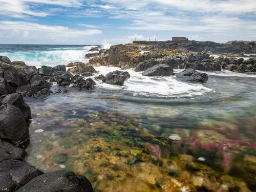 Natural pool at La Cambuse rocky beach