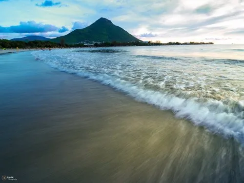 Long Short exposure photography of waves at Tamarin