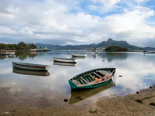 Fishing pirogues in lagoon of Mahebourg at low tide