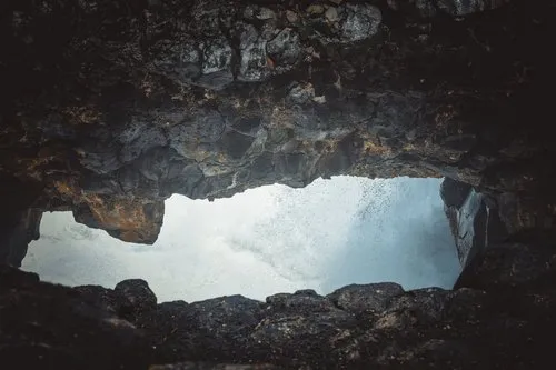 Waves through large basalt rock opening