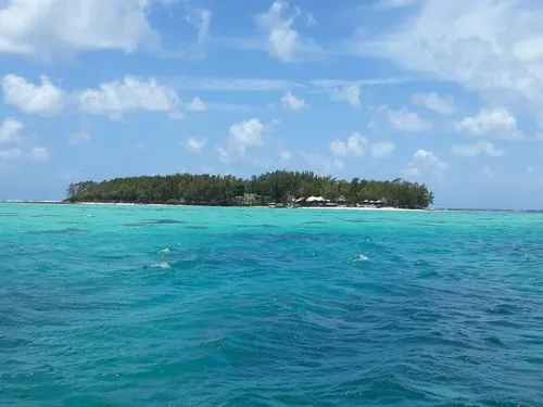 Ile des Deux Cocos view from the sea