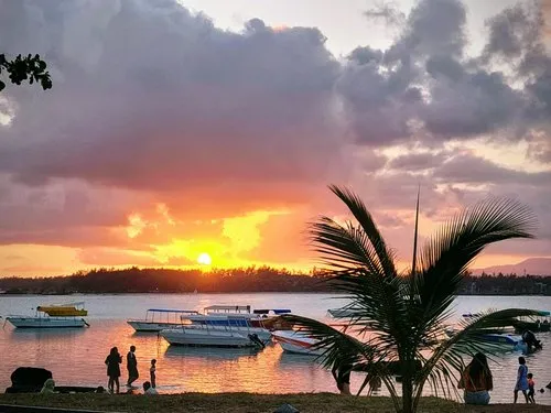 A cosy Sunset at Blue Bay Public beach