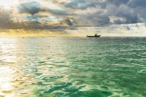 Fishermen boat returning back in the lagoon