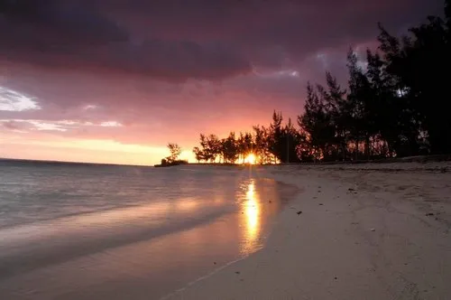 Sunset reflecting in ocean at La Prairie beach
