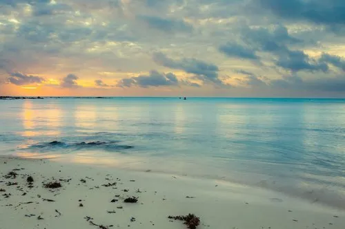 Turquoise hues over the beach of Mont Choisy
