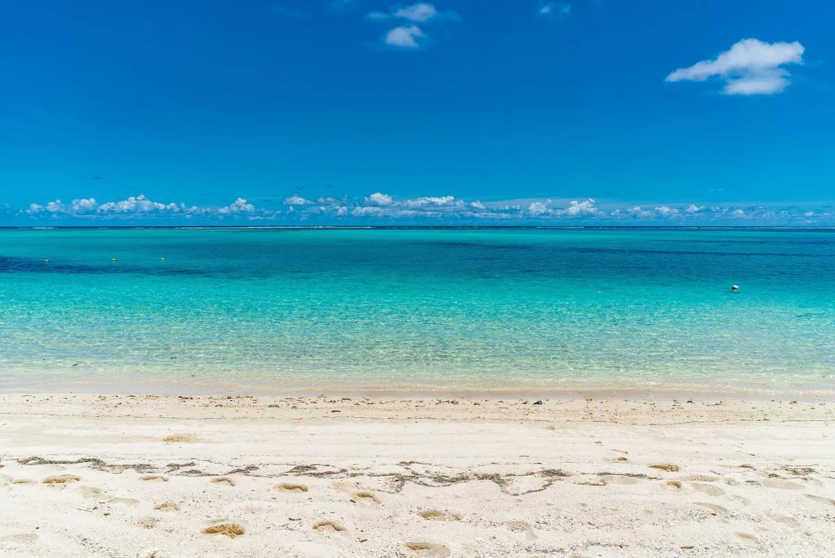 Turquoise shallow lagoon and secret beach in Mauritius by Kurt François