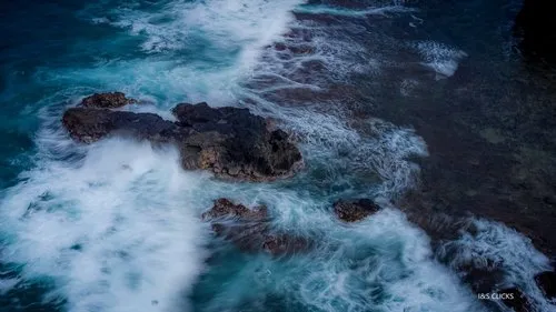 Aerial & long exposure of waves at Gris gris