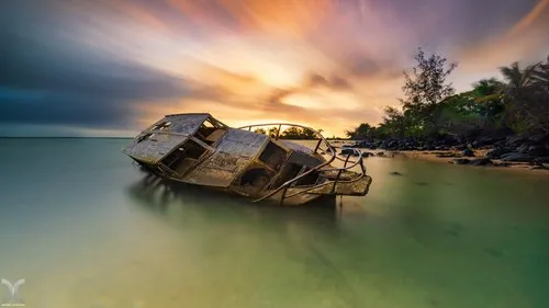 Fast moving clouds and wreck at Grand Gaube