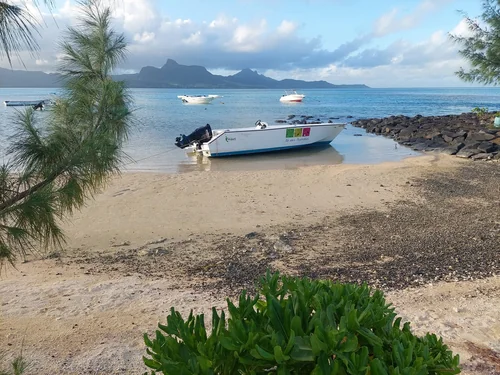 Pointe d’Esny Beach with Lion Mountain
