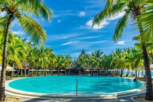 Beachcomber wide, breathtaking and luxurious swimming pool