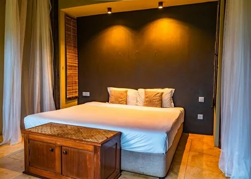 L'Exil Lodges Rustic Bedroom with twin bed