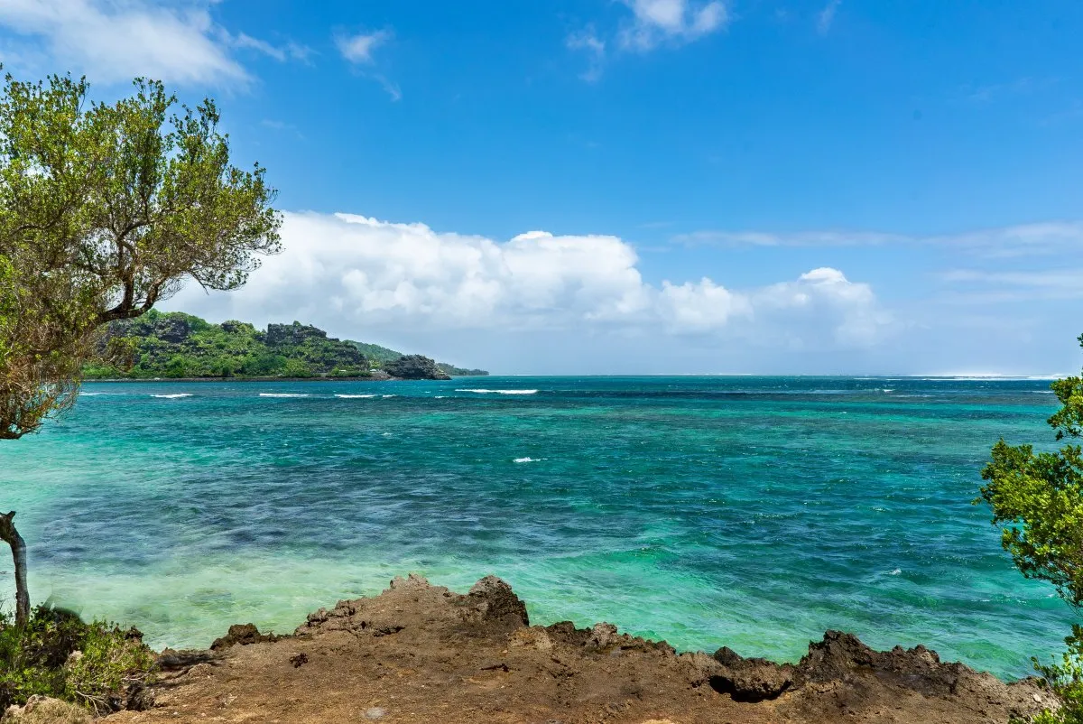 Seascape of turquoise waters and mountains from La Prairie to Maconde in Mauritius