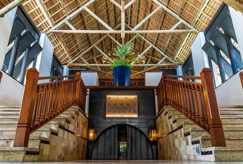 Symmetrical restaurant entry with stairs