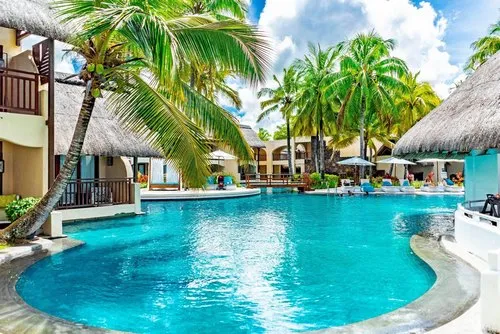 Hotel Room terrace with swim-up Crystalline pool
