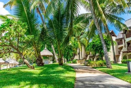 Green Garden Pathway at amazingly beautiful hotel
