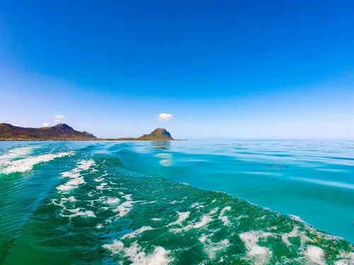 Water trail & foam behind boat in Le Morne sea