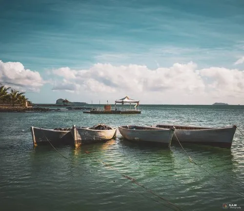 4 boats side by side in Grand Gaube