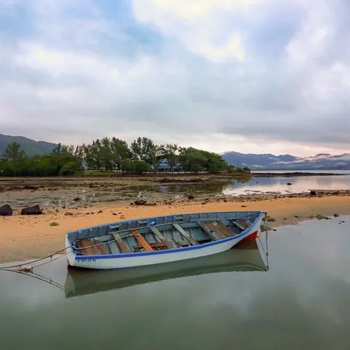 Boat at Low tide in Mahebourg