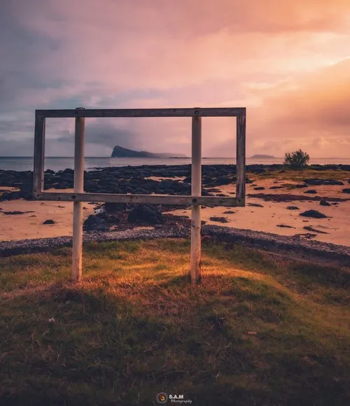 Coin de Mire Island in natural wooden frame