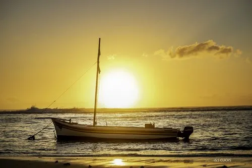 Sunset with boat in Mauritian flag colors