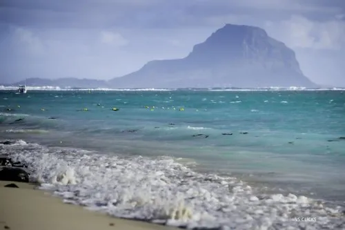 Turquoise Rough Sea at Flic en Flac