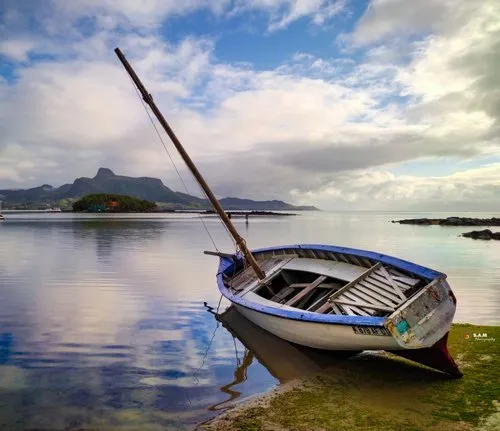 Fisherman boat with mast in Mahebourg