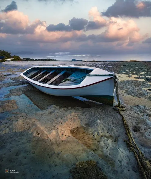 Pirogue leaning at low tide in Grand Gaube